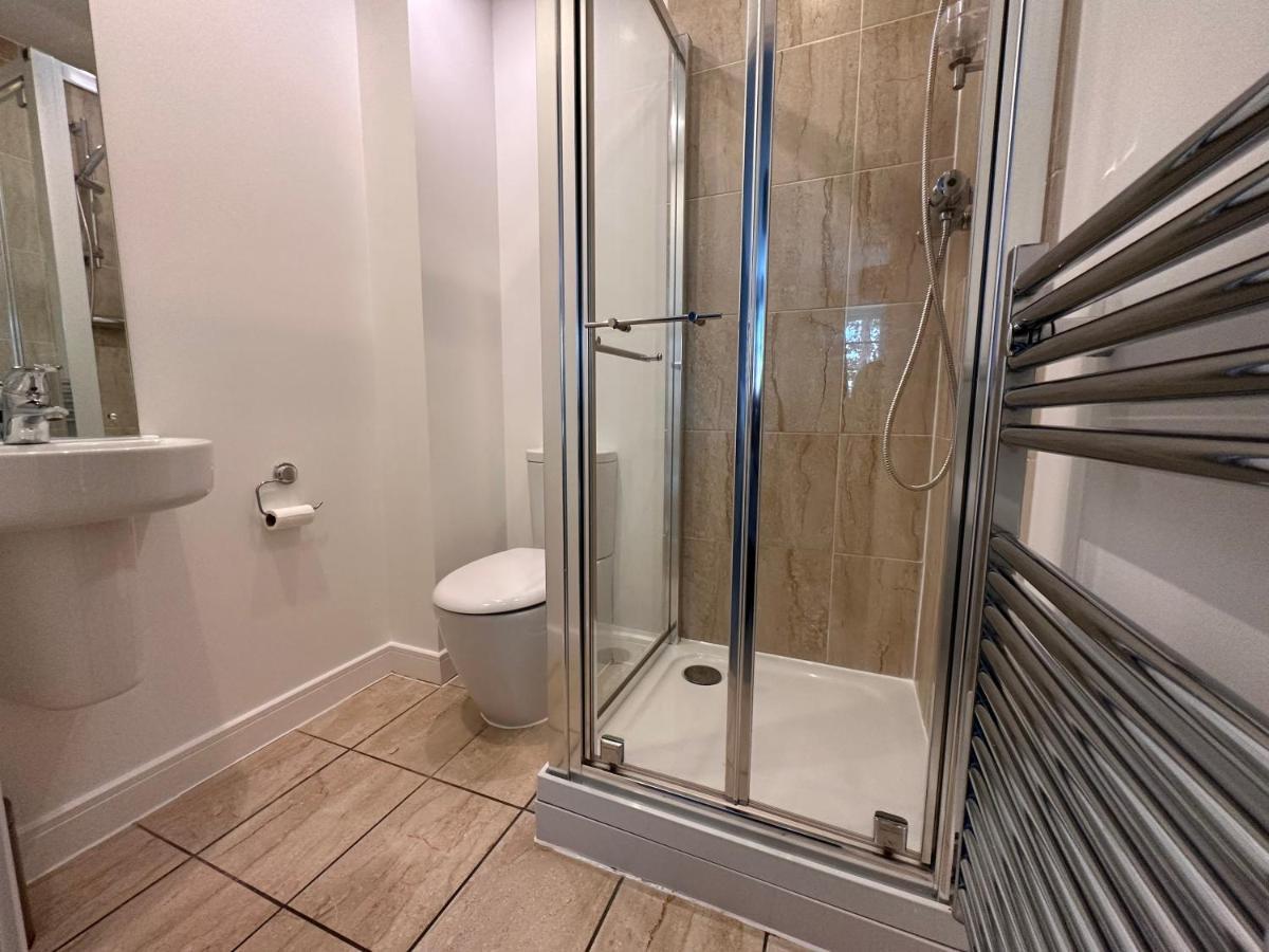 Luxury Apartments - Wallis Square, Farnborough 法恩伯勒 外观 照片